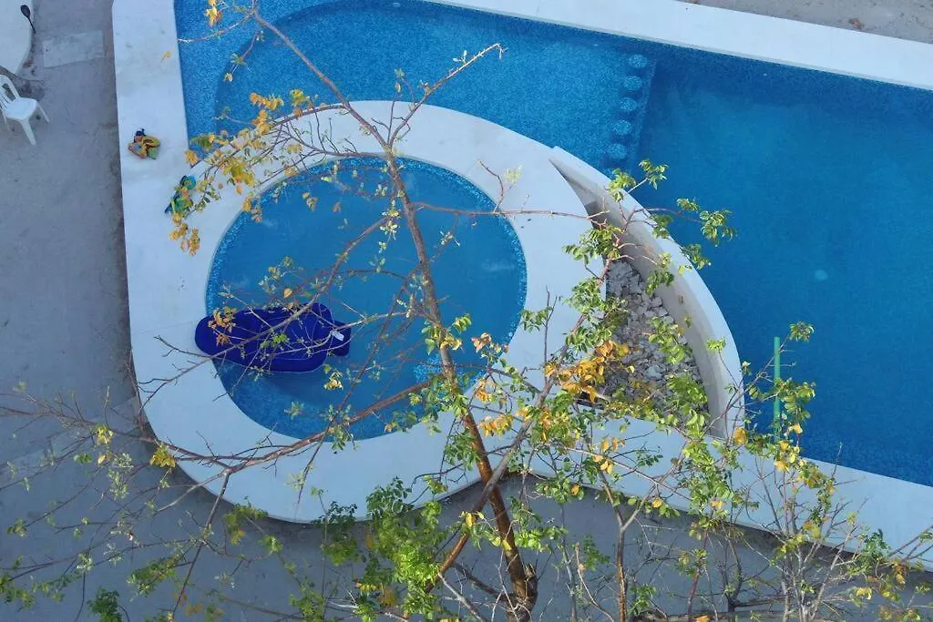Marysol Beachfront Next To Nomads D4 Isla Mujeres Apartment
